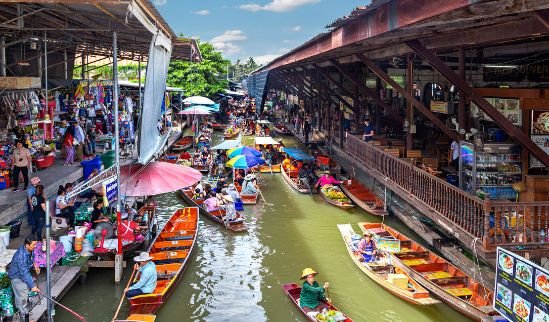 Damnoen Saduak Floating Market